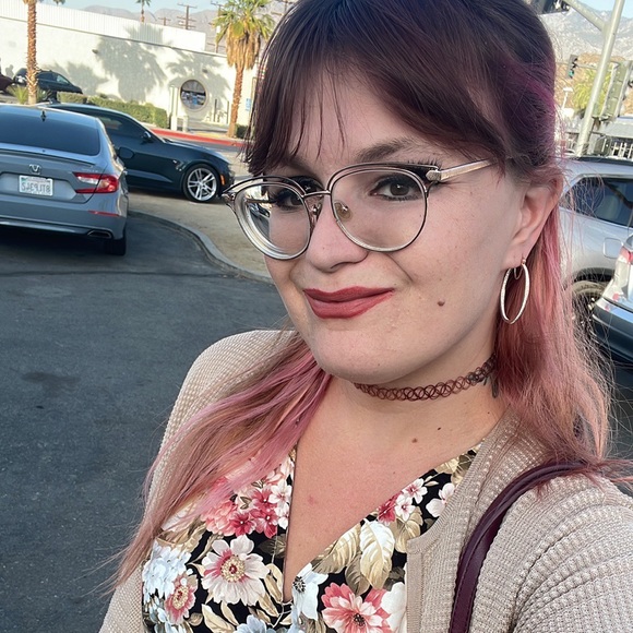 Meet your Posher, Jackie - Picture 1 of 1